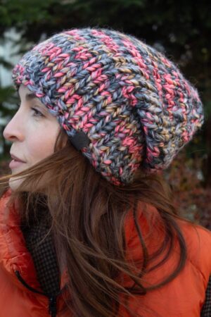 Czapka szarość z różem